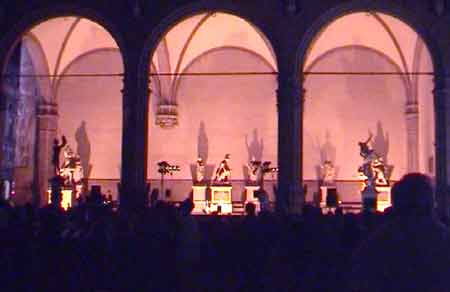 Loggia dei Lanzi la sera del 26 maggio 2003