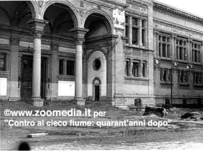 Ingresso della Biblioteca Nazionale Centrale di Firenze dopo l'alluvione