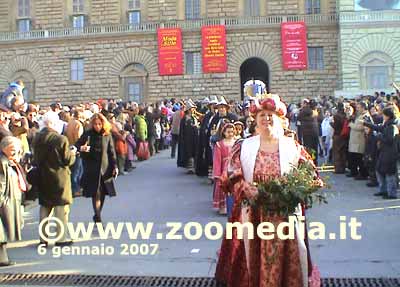 Fiorenza apre il Corteo dei Magi all'uscita di Palazzo Pitti