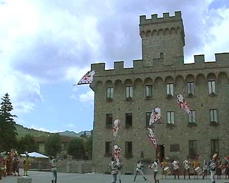 Festa con i bandierai di Firenze