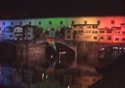 Ponte Vecchio illuminato con i colori della Pace
