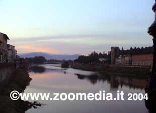 Arno: alba del 10 giugno 2004, vicino al Ponte alle Grazie