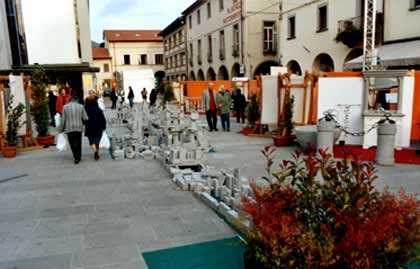 Piazza don Stefano Casini nell'edizione 2002 Dal Bosco e dalla Pietra