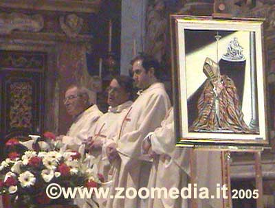 Scorcio con icona dipinta del Santo Padre