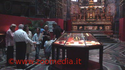 Vetrina ottocentesca ottagonale  nella Cappella dei Principi