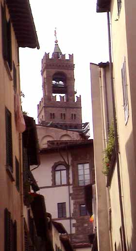 La Torre di Arnolfo senza le impalcature dei lavori di restauro