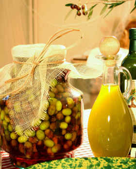 Olio , olive confezionati